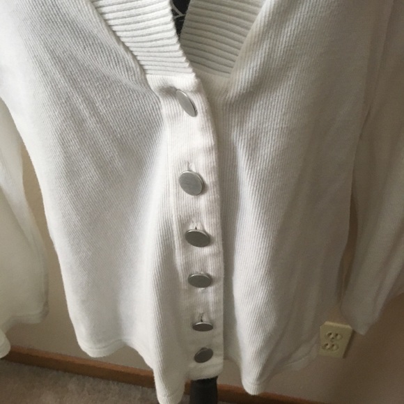 RAFAELLA XL WHITE WITH BRUSHED NICKEL BUTTON DOWN 95% COTTON CARDIGAN - Picture 2 of 10